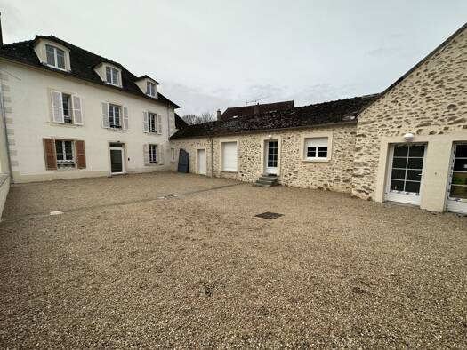 Immeuble à vendre 940 000 € Saint-Fargeau-Ponthierry 77310