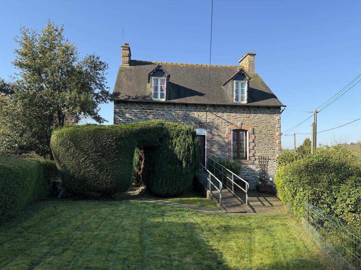Maison 5 pièces 115 m² · à Plouguenast-Langast · 114,8 m² · 152 480 €