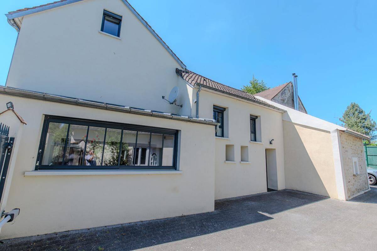 Maison 7 pièces 201 m² · à Longuesse · 201 m² · 499 000 €