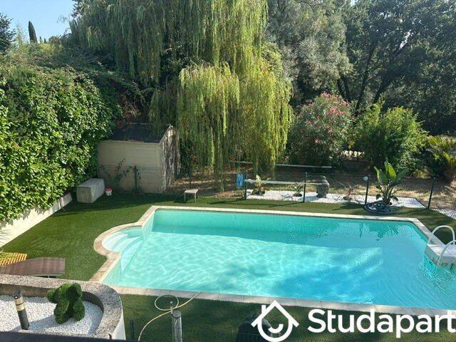 2 pièces 50 m² · à La Roquette-sur-Siagne · 50 m² · 1 300 €