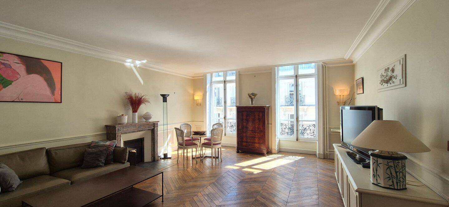 Appartement 3 pièces 74 m² · à Paris 9ème Arrondissement · 74 m² · 2 700 €/mois