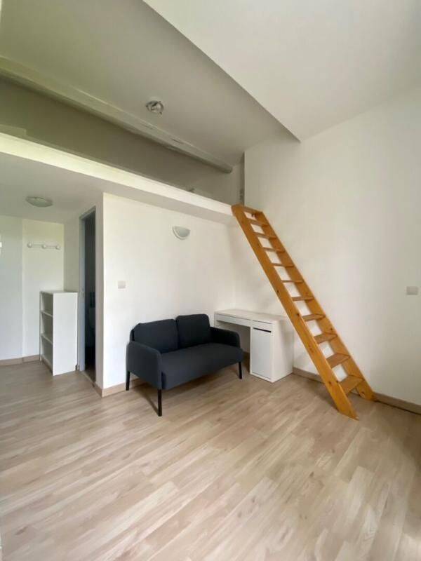 Appartement 1 pièce 13 m² · à Nîmes · 13,3 m² · 384 €