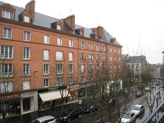 Appartement 5 pièces 106 m² · à Orléans · 105,9 m² · 1 037 €
