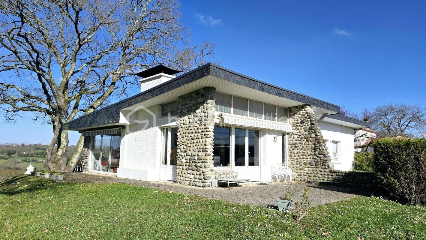 Maison 5 pièces 153 m² · à Buros · 153 m² · 380 000 €