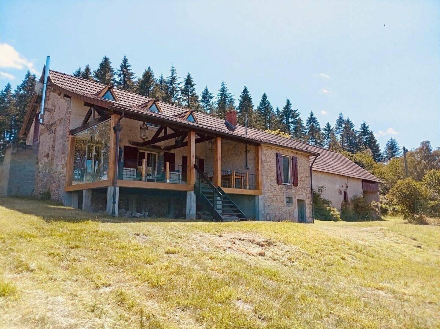 Belle maison rénovée & grange avec vue imprenable