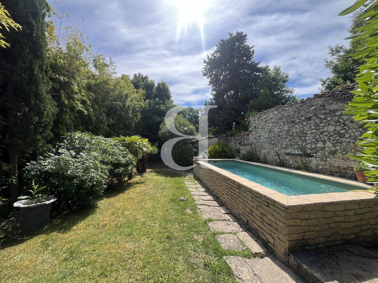 Maison 11 pièces 290 m² · à Robion · 290 m² · 850 000 €