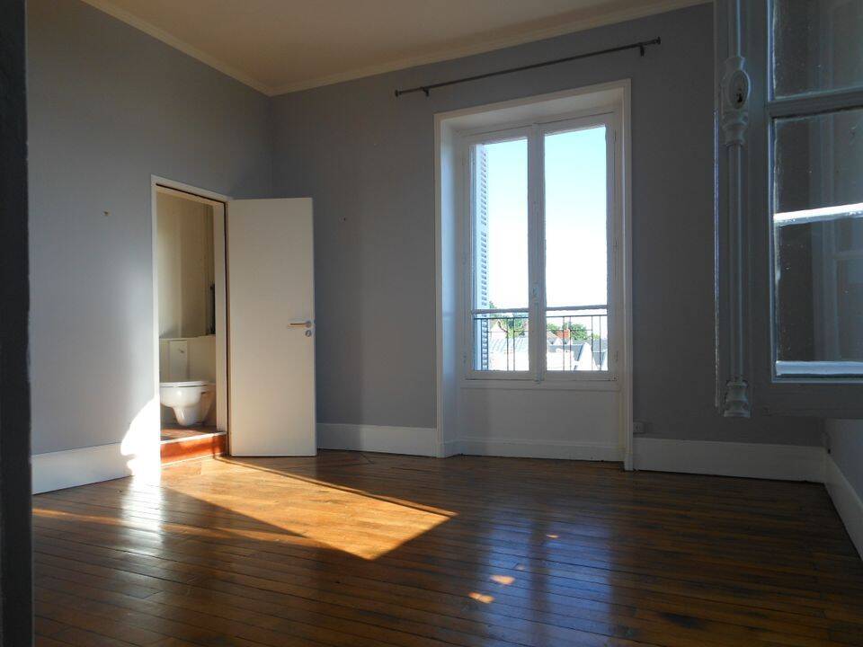 Appartement 7 pièces 194 m² · à Saumur · 194 m² · 1 190 €