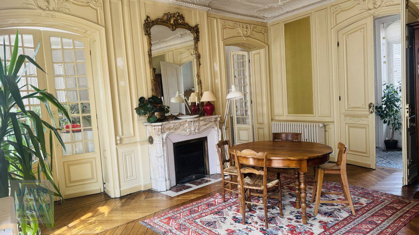 Appartement 6 pièces 155 m² · à Chalon-sur-Saône · 154,5 m² · 285 000 €