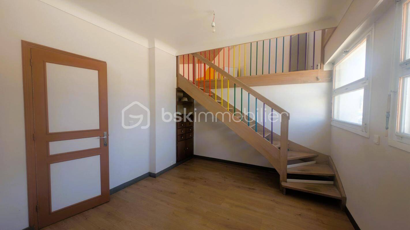 Maison 8 pièces 272 m² · à Secondigny · 272 m² · 160 000 €
