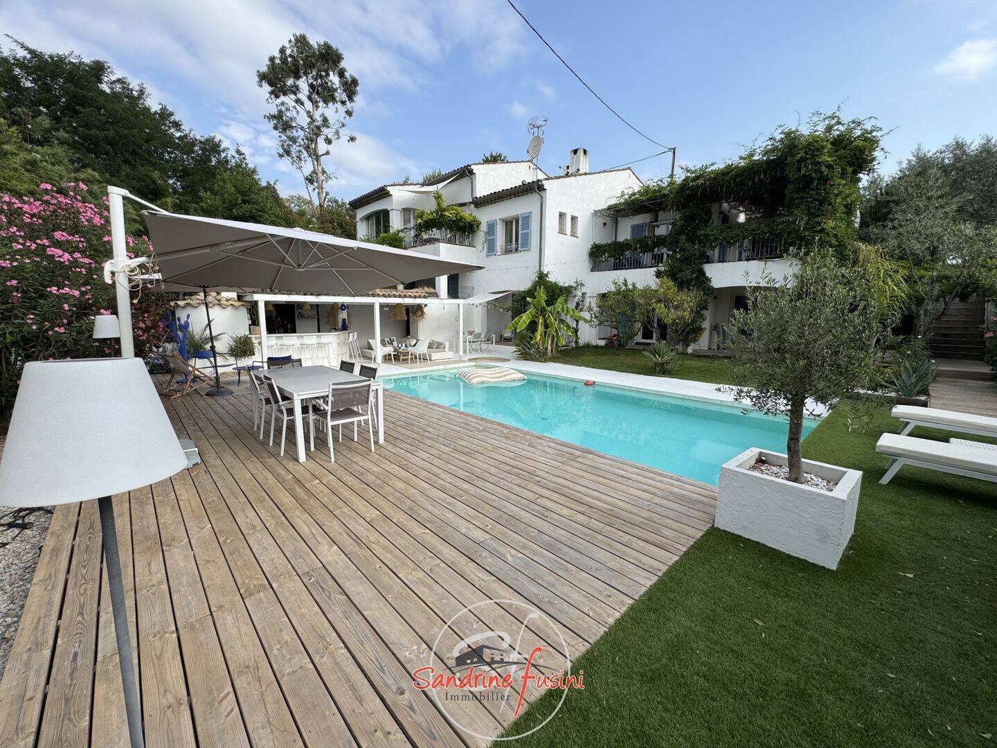 Maison 4 pièces 124 m² · à Carros · 124 m² · 599 000 €