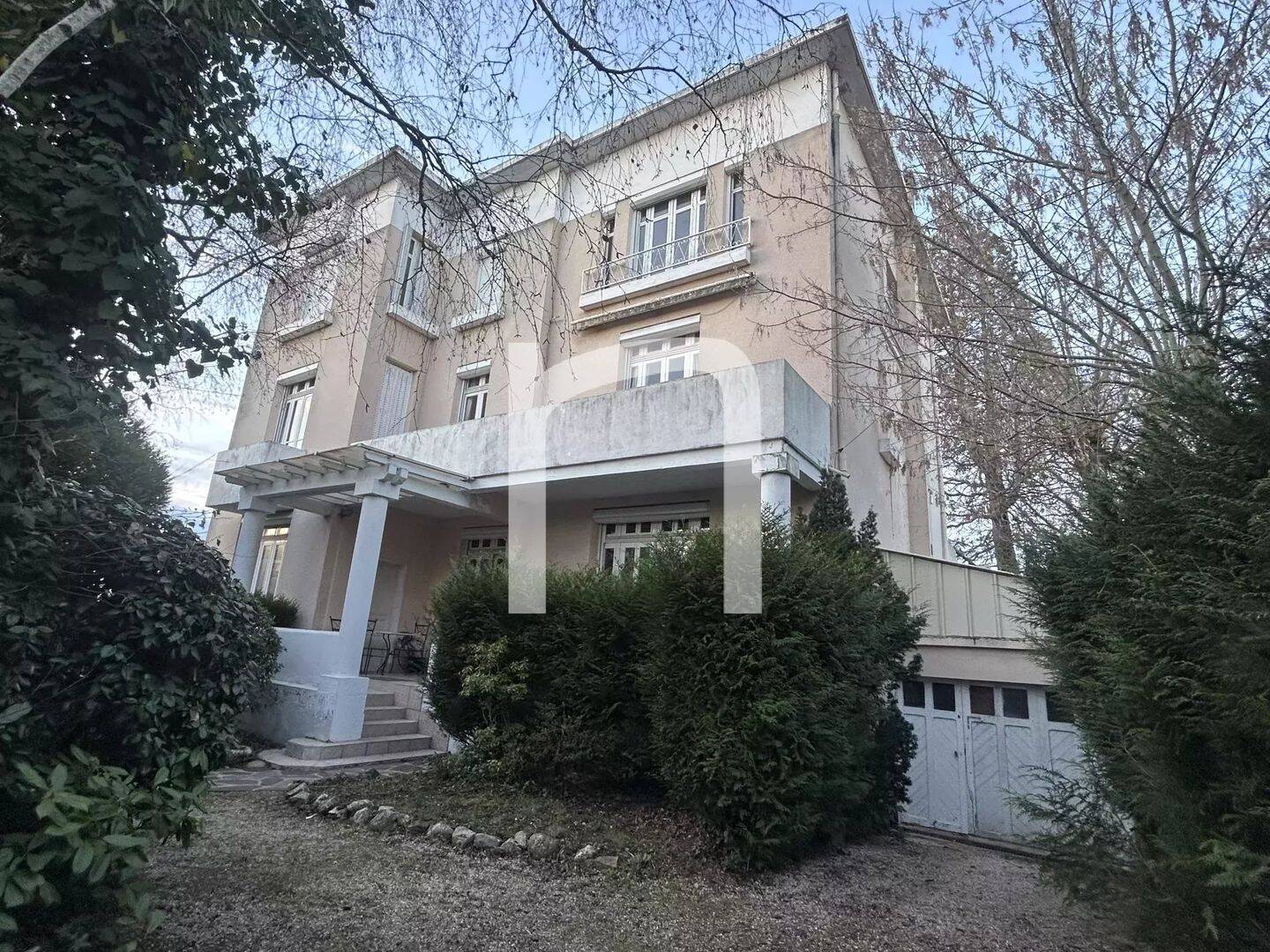 Maison 12 pièces 371 m² · à Romorantin-Lanthenay · 371,2 m² · 296 800 €