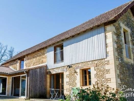 Maison à vendre 386 000 € 6 pièces 5 chambres 202 m² 3 105 m² de terrain La Chapelle-Aubareil 24290