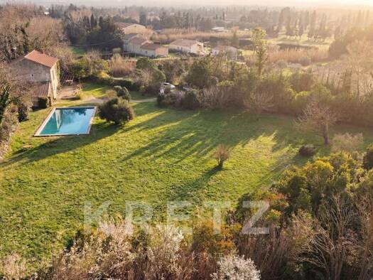 Maison à vendre 795 000 € 5 pièces 4 chambres 232 m² 5 600 m² de terrain Ouest Châteaurenard 13160