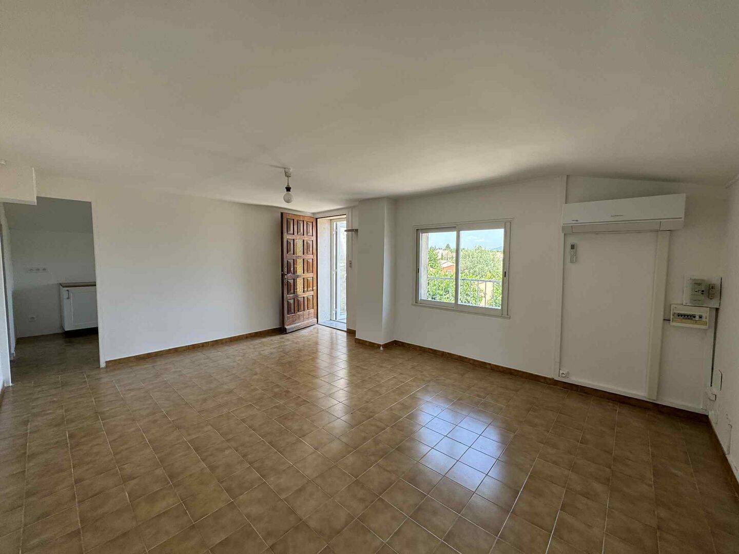 Appartement 2 pièces 61 m² · à Sainte-Cécile-les-Vignes · 60,9 m² · 570 €/mois