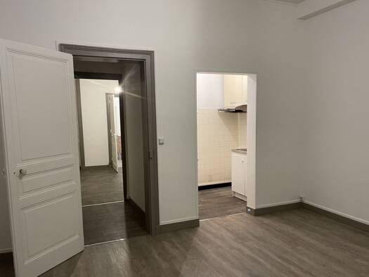 Appartement à louer 568 € 2 pièces 1 chambre 42 m² Étage 1/1 Coteau Ouest-Les Forges Est Épernay 51200