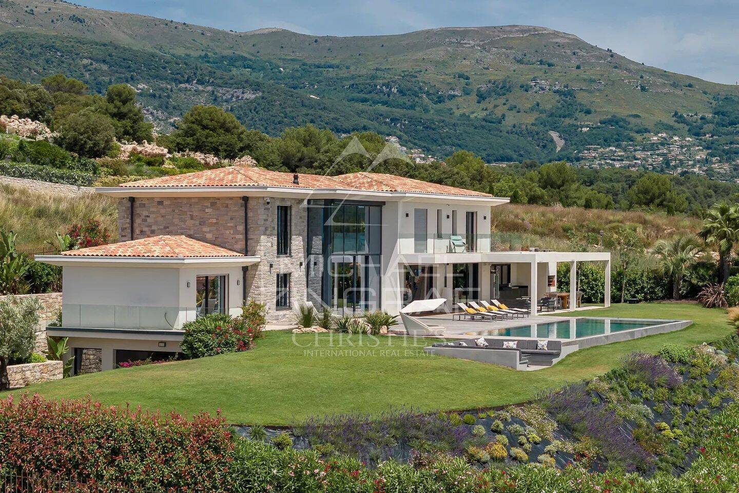 Maison 8 pièces 488 m² · à Roquefort-les-Pins · 488,4 m² · 7 400 000 €