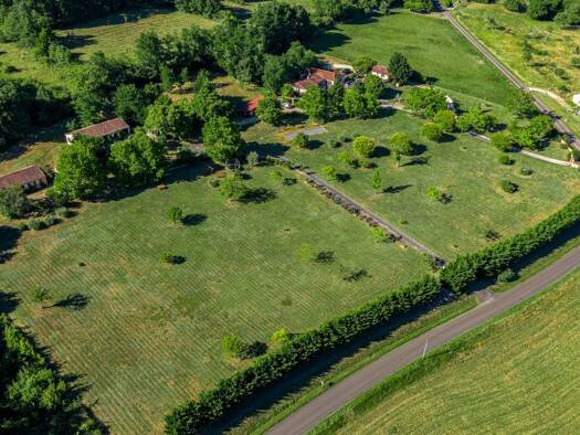 Maison à vendre 859 000 € 19 pièces 13 chambres 464 m² 24 096 m² de terrain Tourtoirac 24390