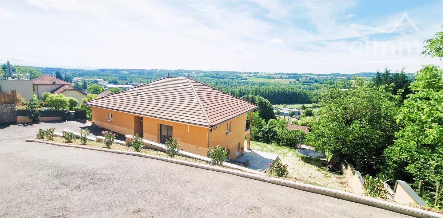 Maison 10 pièces 256 m² · à Cessieu · 256 m² · 450 000 €