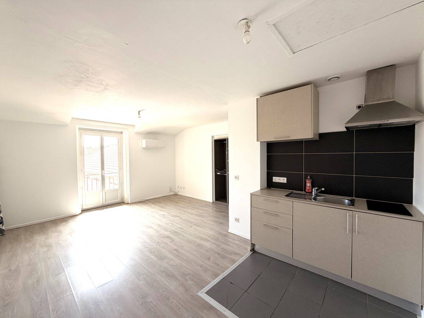 Appartement 1 pièce 28 m² · à Le Coteau · 28 m² · 361 €