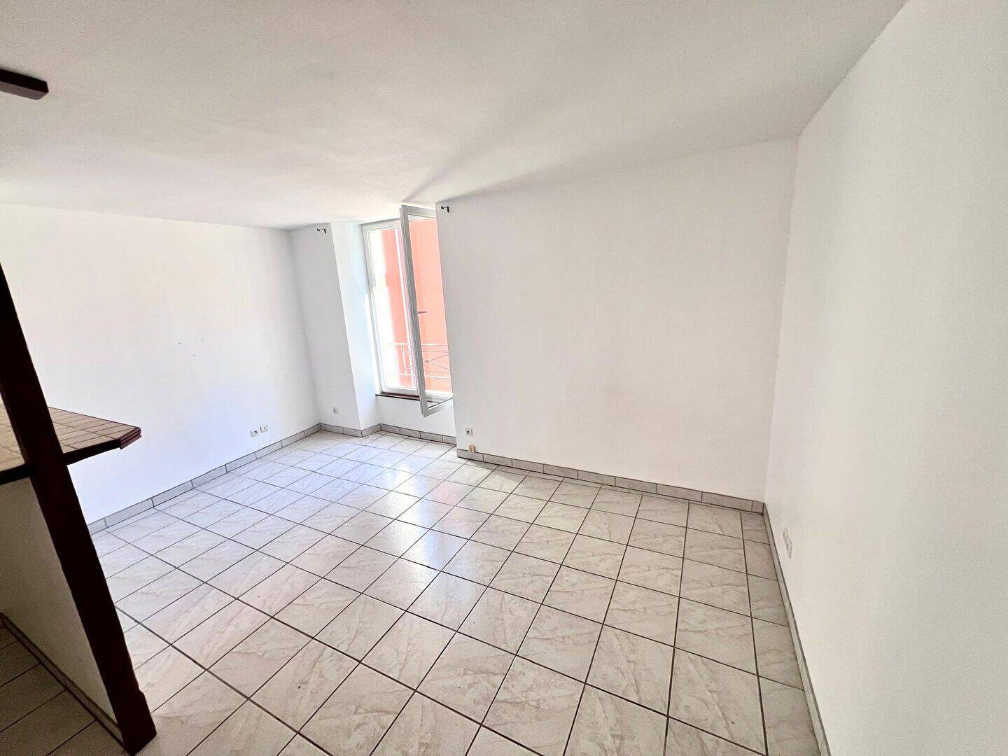 Appartement 1 pièce 29 m² · à Corbeil-Essonnes · 29,3 m² · 690 €/mois