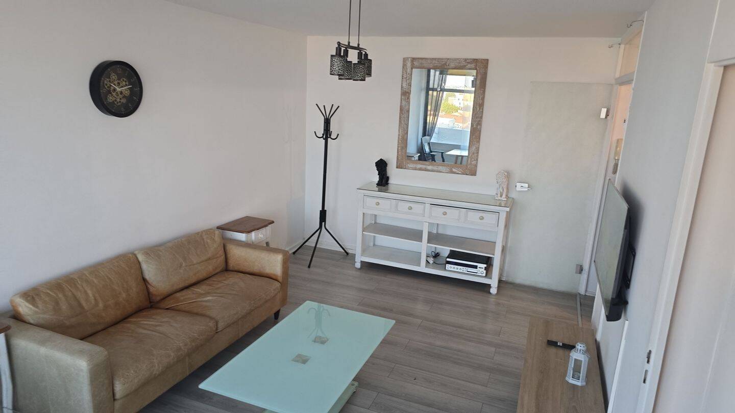 Appartement 1 pièce 54 m² · à Bron · 54 m² · 1 100 €/mois