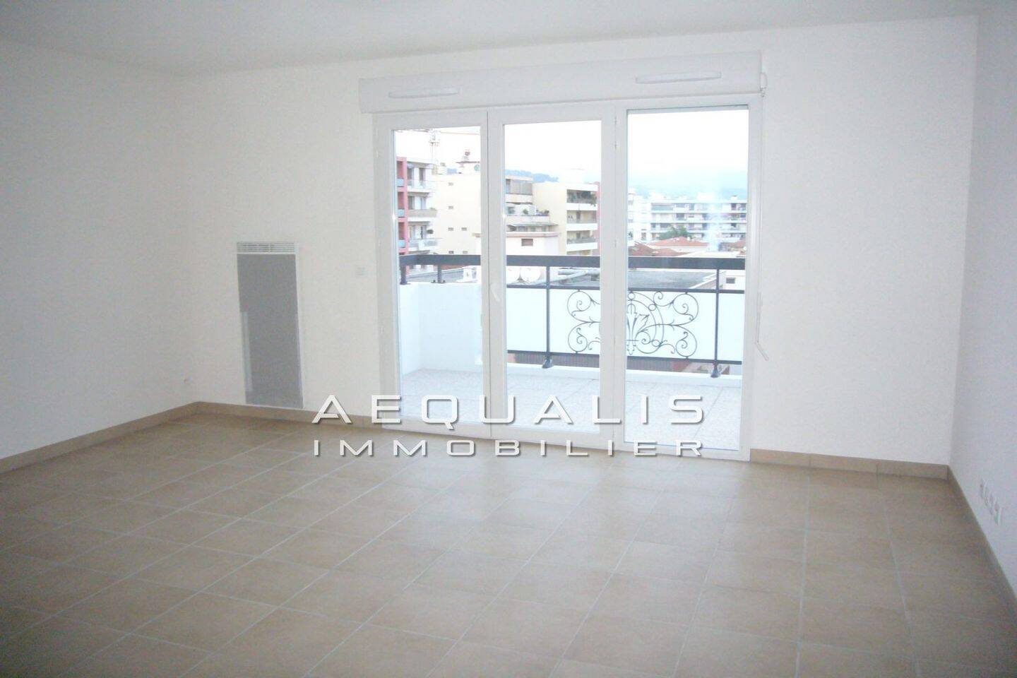 Appartement 1 pièce 27 m² · à Saint-Laurent-du-Var · 27 m² · 632 €