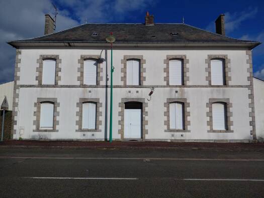 Immeuble à vendre 103 000 € 200 m² Couptrain 53250