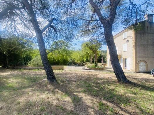 Maison à vendre 745 000 € 6 pièces 5 chambres 228 m² 2 615 m² de terrain Cornillon-Confoux 13250