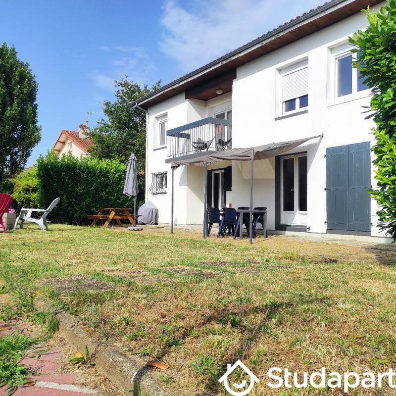 1 pièce 12 m² · à Saint-Pierre-du-Mont · 12 m² · 375 €