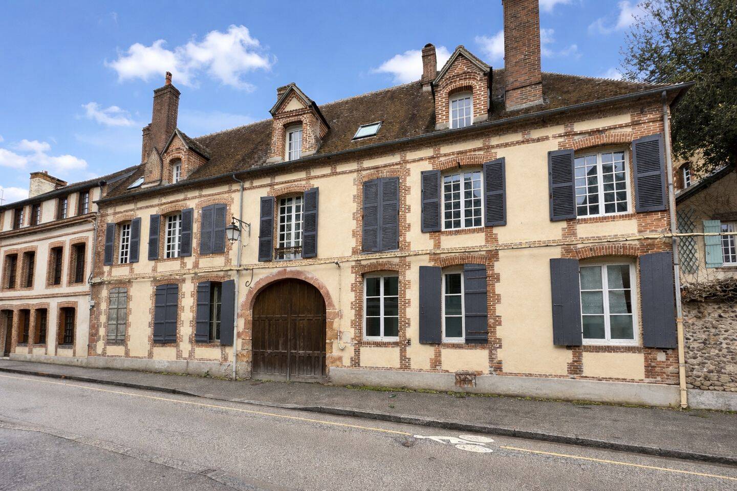 Maison 15 pièces 375 m² · à L'Aigle · 375 m² · 675 000 €