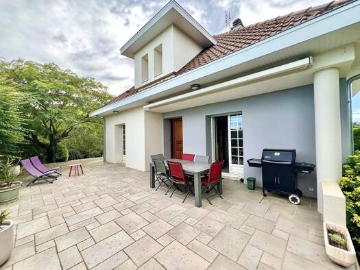 Maison à vendre 539 000 € 9 pièces 5 chambres 243 m² 2 700 m² de terrain Levigny-Le Bourg Charnay-lès-Mâcon 71850