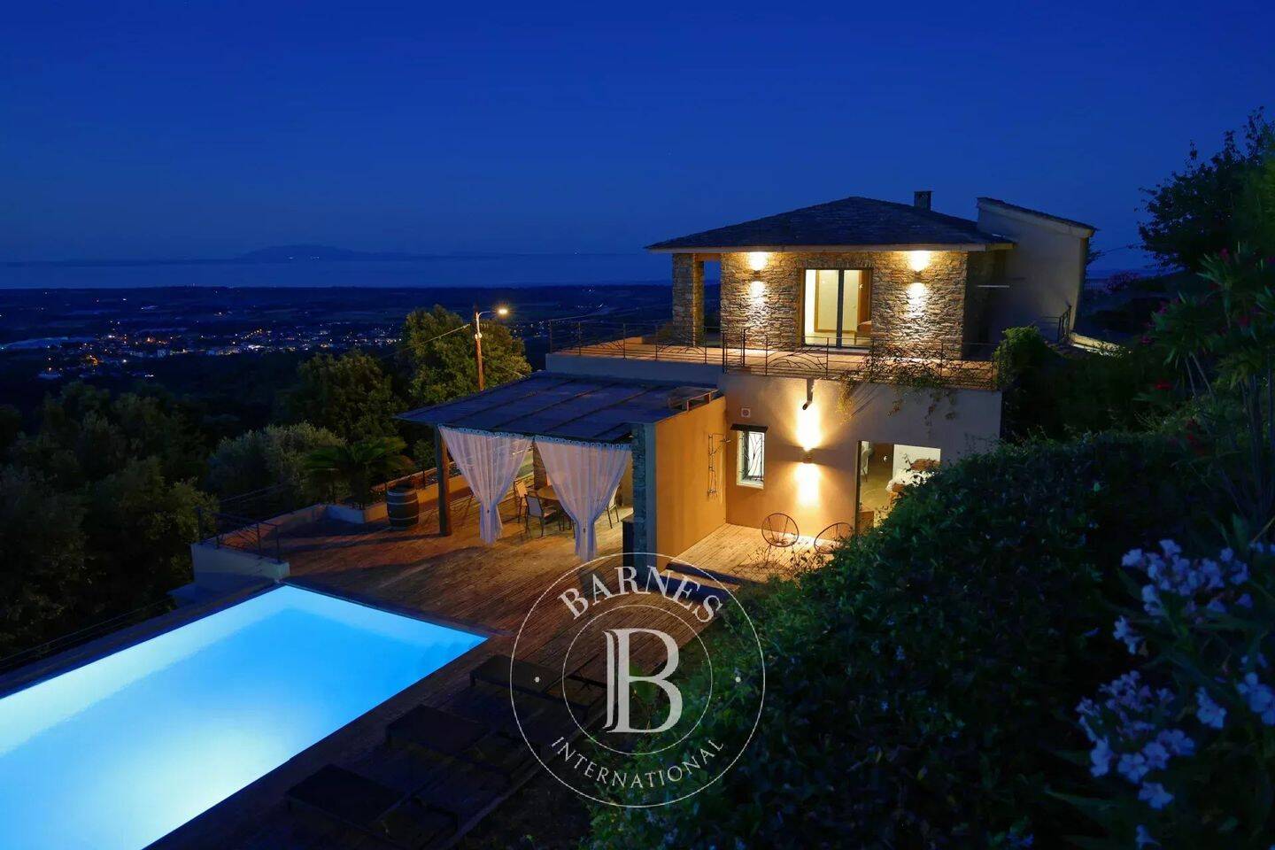 Maison 8 pièces 223 m² · à Sorbo-Ocagnano · 223 m² · 1 600 000 €