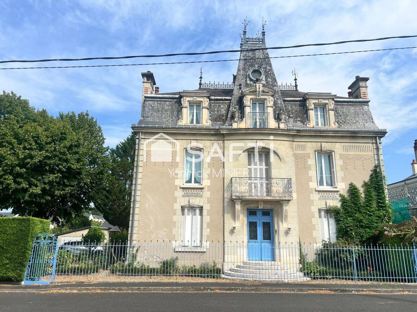 Maison 10 pièces 213 m² · à Cinq-Mars-la-Pile · 213 m² · 415 000 €