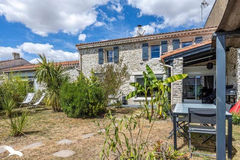 Maison 8 pièces 155 m² · à Saint-Pierre-la-Noue · 155 m² · 365 000 €