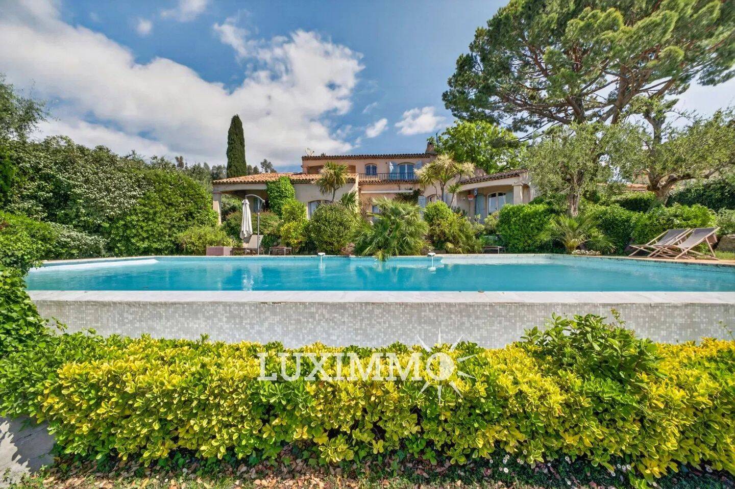 Maison 7 pièces 220 m² · à Valbonne · 220 m² · 7 000 €/mois