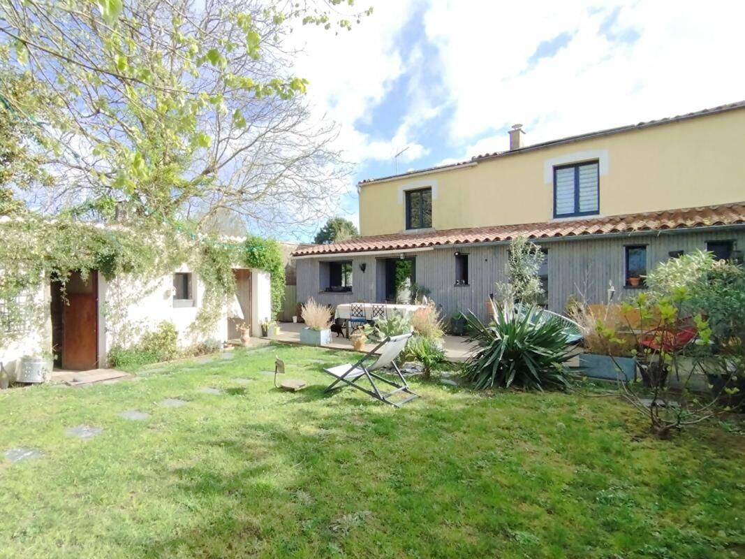 Maison 9 pièces 218 m² · à Le Cellier · 218 m² · 497 300 €