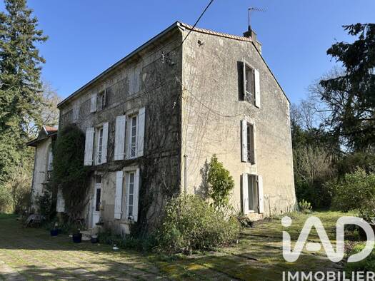 Demeure à vendre 498 000 € 10 pièces 6 chambres 281 m² 16 822 m² de terrain Échiré 79410