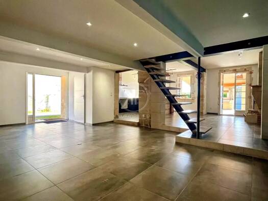 Maison à vendre 249 500 € 4 pièces 3 chambres 150 m² Lussac 33570