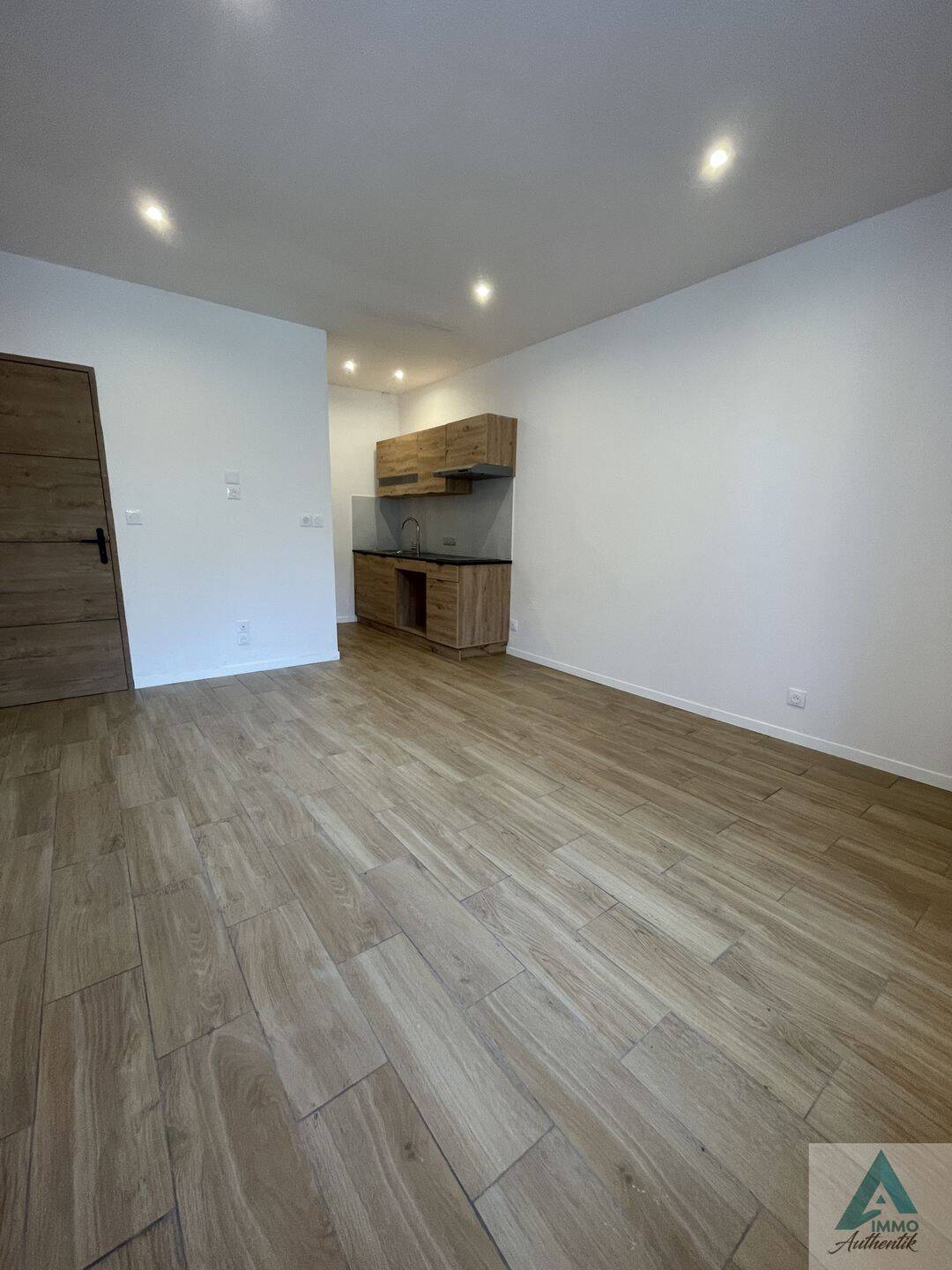 Appartement 1 pièce 23 m² · à Cuges-les-Pins · 22,8 m² · 575 €