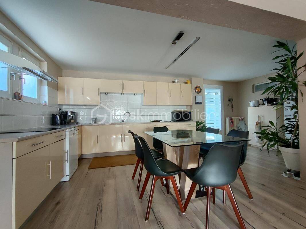 Maison 9 pièces 256 m² · à Valence · 256 m² · 274 900 €