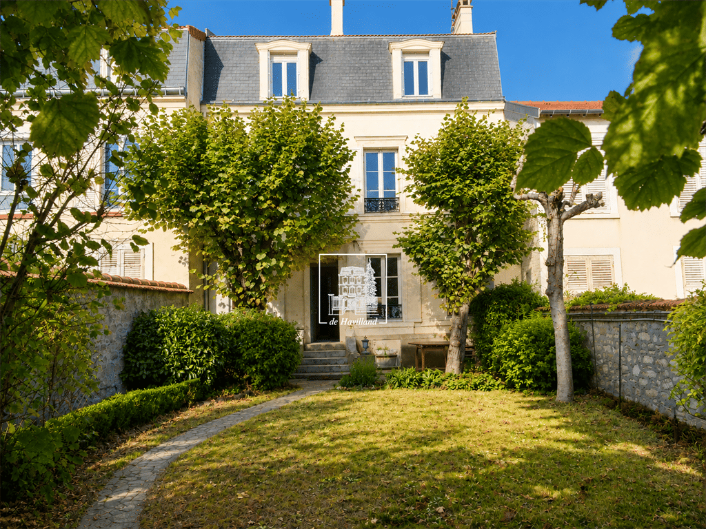 Maison 8 pièces 158 m² · à Chatou · 158 m² · 3 295 €/mois