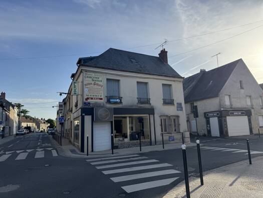 Immeuble à vendre 210 000 € 167 m² Angerville 91670