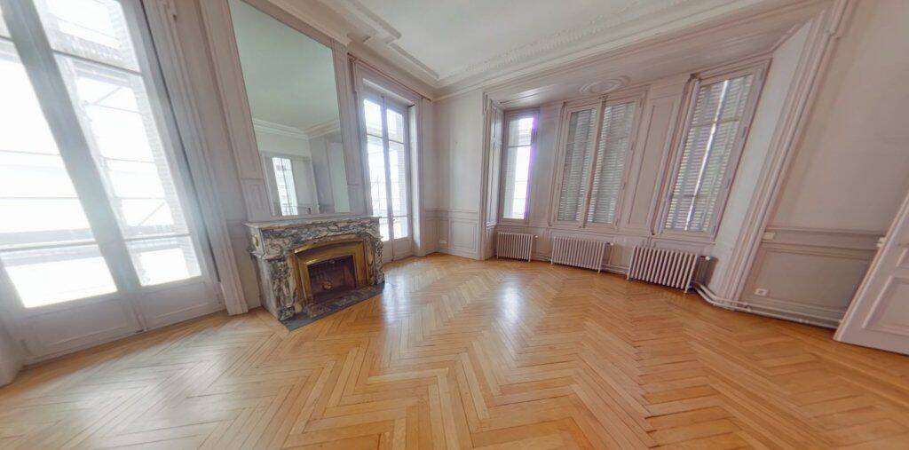Appartement 7 pièces 224 m² · à Lyon 2ème Arrondissement · 224 m² · 3 150 €