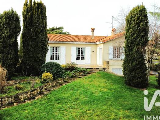 Maison à vendre 189 000 € 6 pièces 4 chambres 117 m² 2 527 m² de terrain Châtillon-sur-Thouet 79200