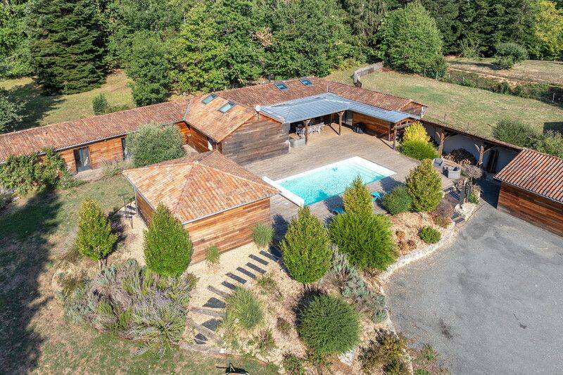 Maison 7 pièces 220 m² · à Antonne-Et-Trigonant · 220 m² · 530 000 €