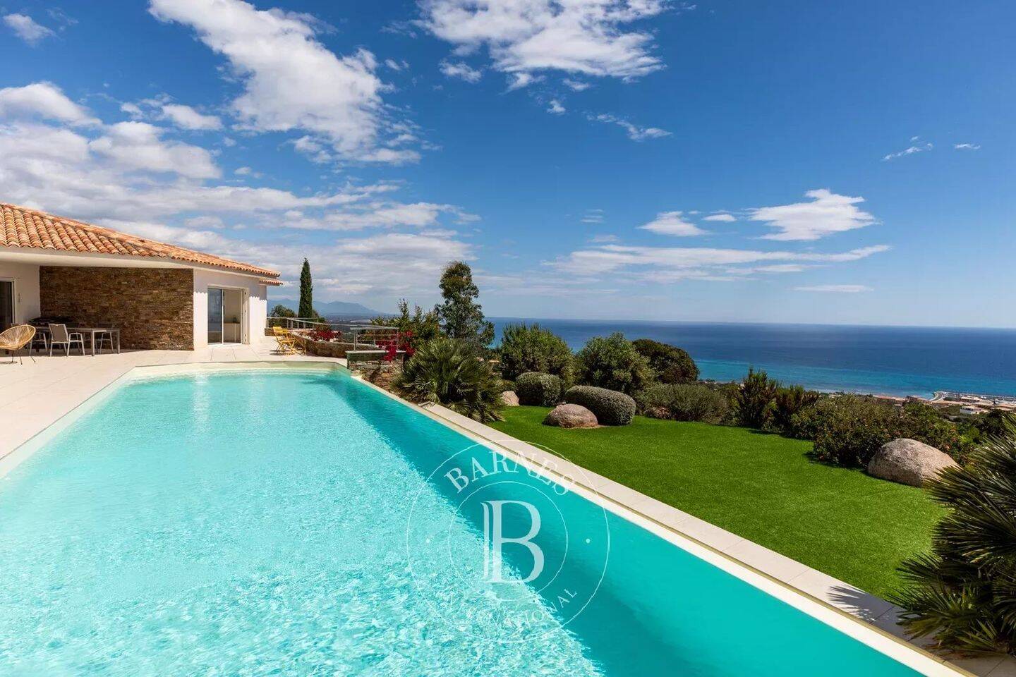 Maison 7 pièces 274 m² · à Sari-Solenzara · 274 m² · 1 700 000 €