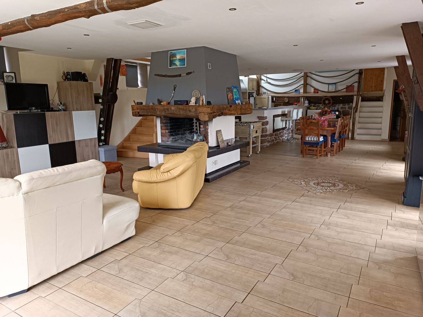 Maison 8 pièces 210 m² · à Saint-Bonnet-la-Rivière · 210 m² · 1 100 €