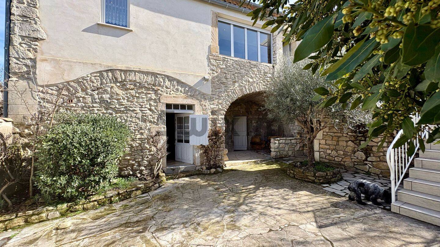 Maison 4 pièces 112 m² · à Saint-Jean-de-Maruéjols-Et-Avéjan · 112 m² · 299 000 €