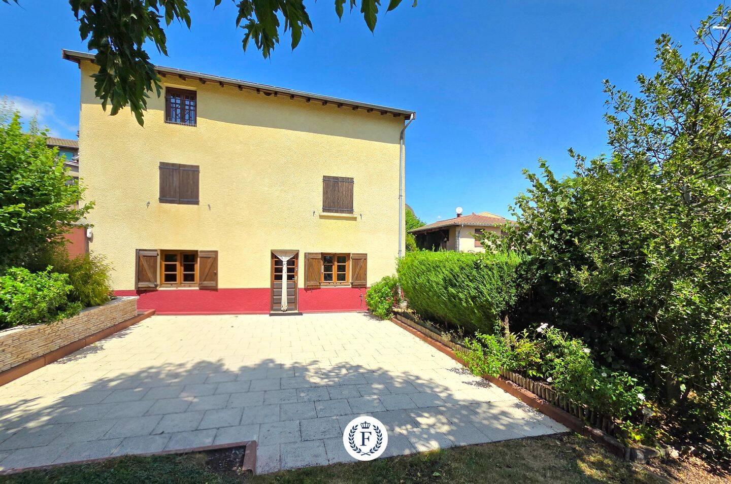 Maison 7 pièces 163 m² · à Deux-Grosnes · 163 m² · 239 000 €