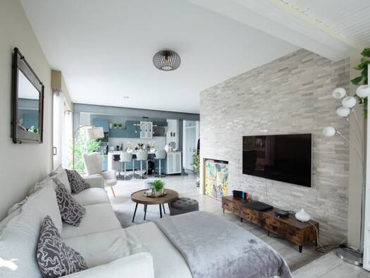 Appartement à vendre 278 000 € 3 pièces 2 chambres 81 m² RDC/3 Parc Montaigne-Église Fontenay-le-Fleury 78330